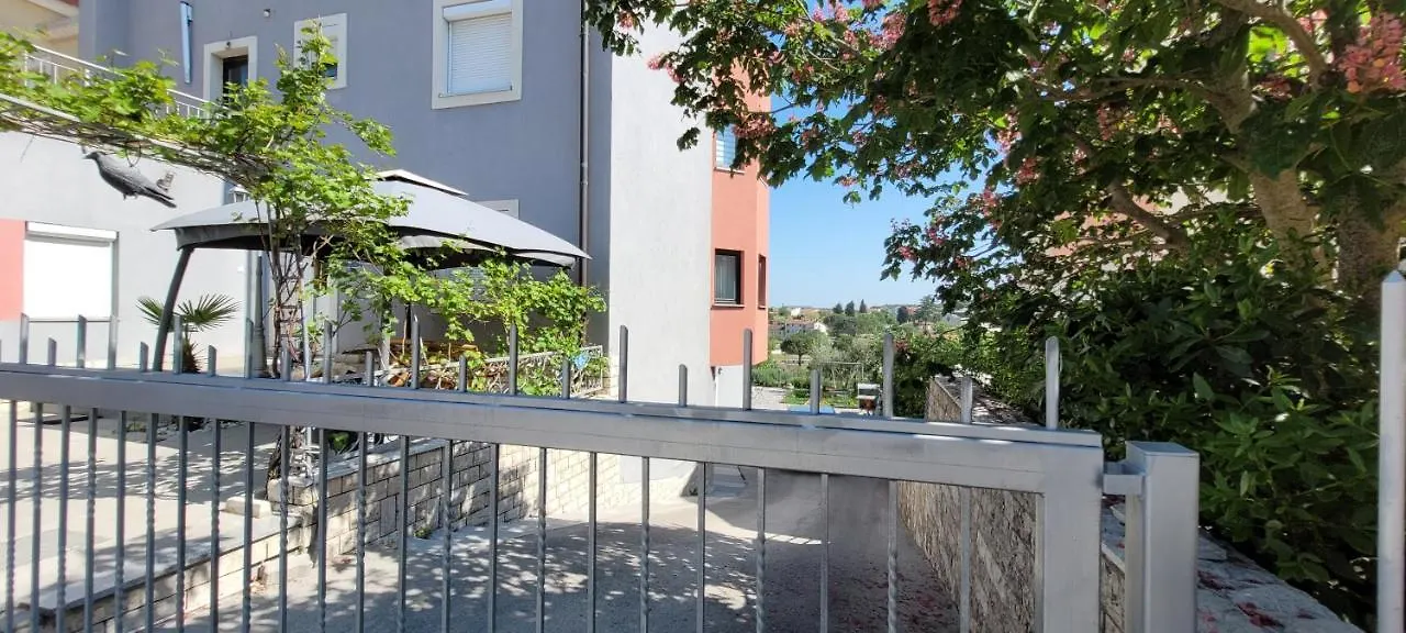 Twins Markovic Apartments Pula
