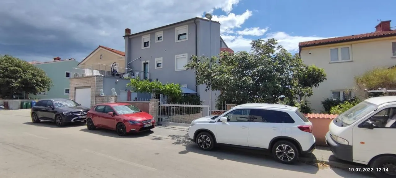 Twins Markovic Apartments Pula