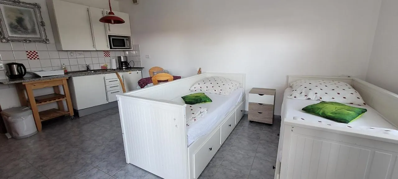 Twins Markovic Apartments Pula
