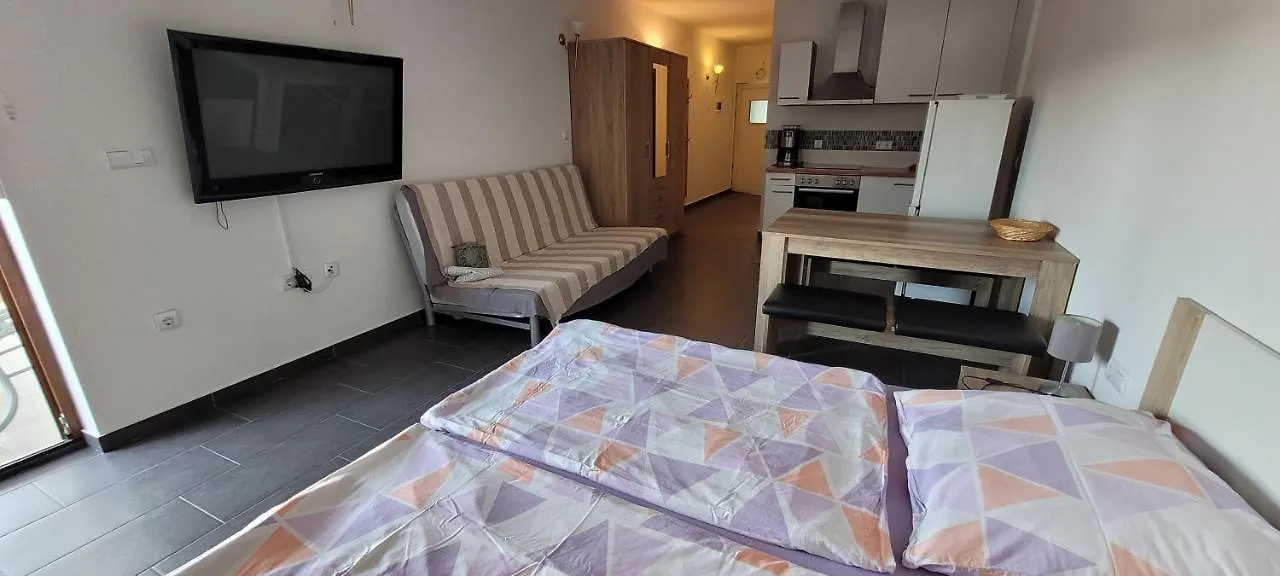Twins Markovic Apartments Pula
