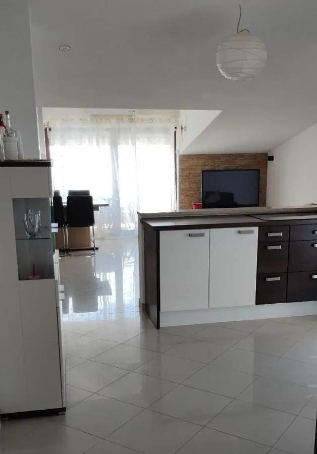 Twins Markovic Apartments Pula Croatia
