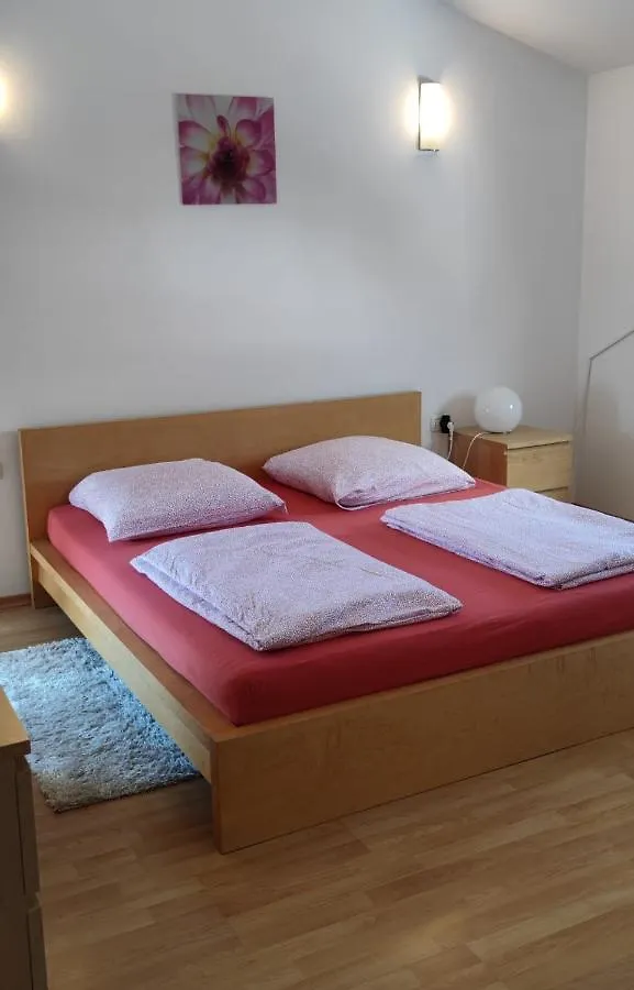 Twins Markovic Apartments Pula