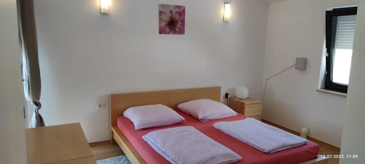 Twins Markovic Apartments Pula 0*,  Croatia